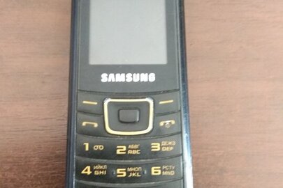 Мобільний телефон: «Samsung», imеі: стертий