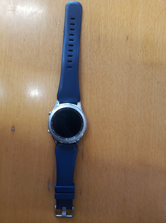 Годинник цифровий марки  «Samsung Gear» з серійним номером С/Н: R5AJ207MKCT із пластиковим браслетом, б/в.