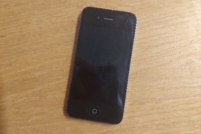 Мобільний телефон марки "iPhone-4"  чорного кольору, робочий стан не встановлений