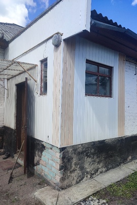 Конфіскація майна згідно вироку: 1/2 частка житлового будинку загальною площею 68,6 кв.м. з надвірними будівлями та спорудами, що розташовані за адресою Чернігівська область, м. Ніжин, вул. Галини Солодовник, 21