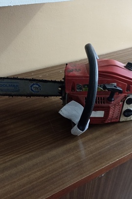 Конфіскація за рішенням суду: бензопила червоного кольору без маркуваня б/в.