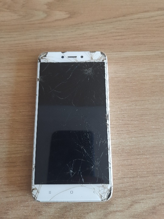 Конфісковане майно за рішенням суду: мобільний телефон Xiaomi Redmi, кольору Gold, бувший у використанні