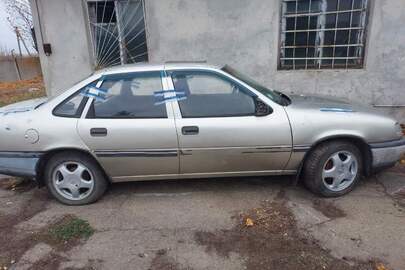 Транспортний засіб марки Opel Vectra, державний номерний знак АХ5933СМ, сірого кольору, рік виробництва: 1989, номер кузову W0L000087K1058086