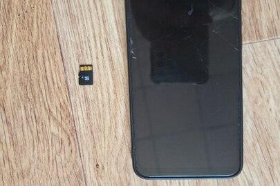 Конфіскація за рішенням суду: мобільний телефон Xiaomi "Redmi" та флеш-карта miсro-sd 4 gb, б/в