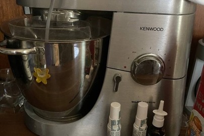 Кухонний комбайн, сірого кольору, Kenwood, без комплекту насадок