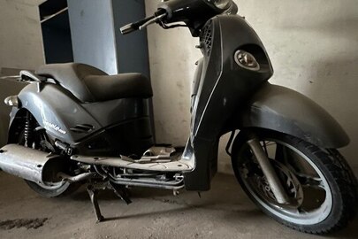 Колісний транспортний засіб- скутер KYMCO People, 2003 року випуску, VIN RFBB5000031003803, номерний знак- ВХ61883