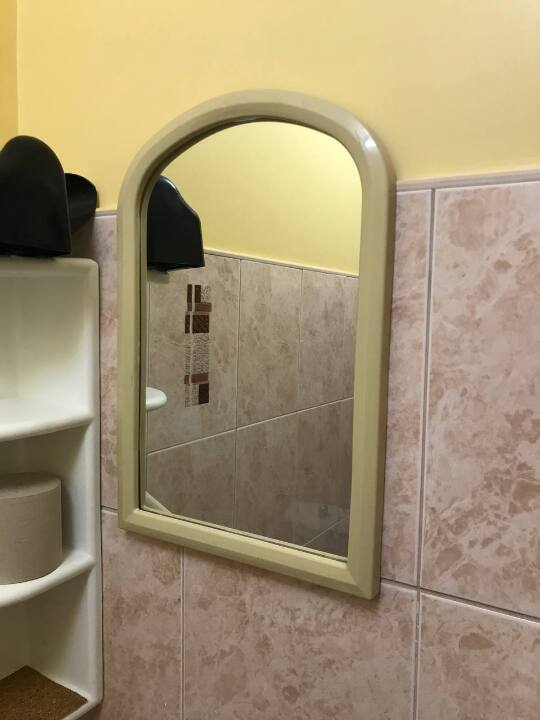 Дзеркало настінне в санітарну кімнату, б/в у кількості 1 шт