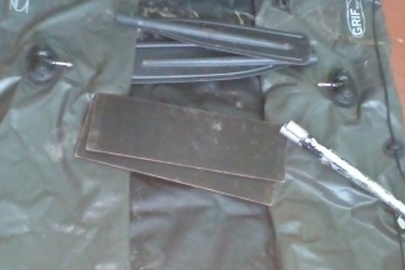 Конфісковане майно за рішенням суду: гумовий човен марки "Grif" з 2 веслами, б/в.