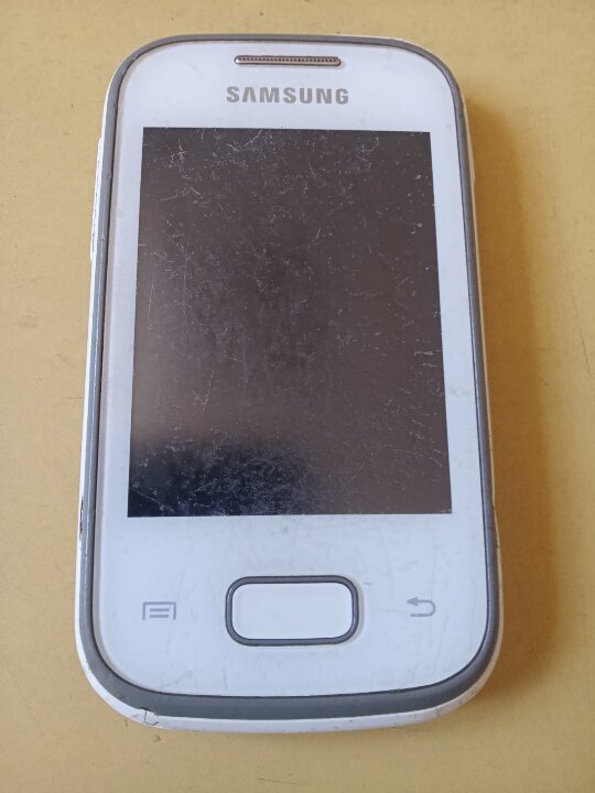 Мобільний телефон Samsung GT-S5300 (RTL) в корпусі білого кольору, imei:353170055208536,1 од.,б/в.