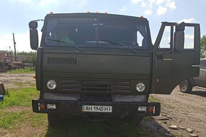 1/2 частина вантажного автомобіля КАМАЗ 53212, 1993 р.в., зеленого кольору, ДНЗ: АН1940НІ, VIN: XTC532120P1061228