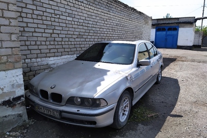 Легковий автомобіль: BMW-528I, 1999 р.в., сірого кольору, ДНЗ: АН3199ЕТ, VIN:WBADM51060GS04534