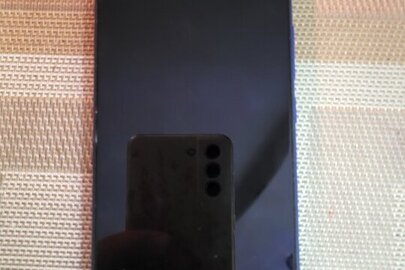 Конфіскація майна за вироком суду: мобільний телефон марки "Xiaomi" модель "Redmi 8", синього кольору IMEI1: 865-805-049-222-306/01, IMEI2: 865-805-049-222-314/01, з сім картками мобільних операторів "Київстар" та "Vodafone", б/в
