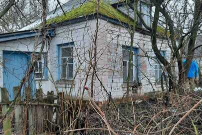 Житловий будинок загальною площею 34,9 кв.м. з надвірними будівлями та спорудами, за адресою: Чернігівська обл., Прилуцький р-н, смт Линовиця, вул. Тополева, буд. №7