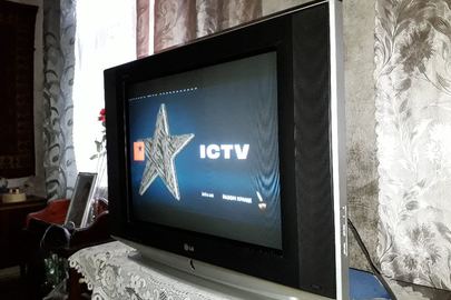 Телевізор фірми "LG", чоргного кольору, Б/У