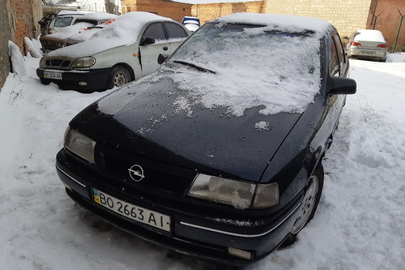 Автомобіль марки OPEL VECTRA, 1994 року випуску, ДНЗ ВО2663АІ, № кузова W0L000087R1077531, обєм двигуна 2498 см. куб., чорного кольору