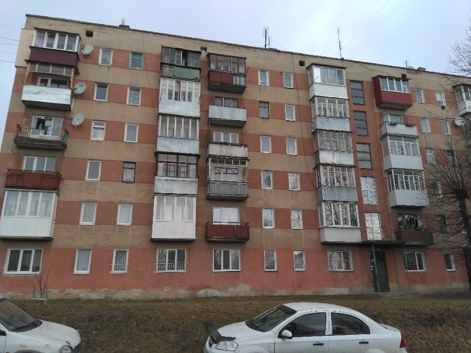1/3 частки однокімнатної квартири, загальною площею 29.9 кв. м., що знаходиться за адресою: Тернопільська обл., м. Тернопіль, вул. Макаренка, буд. 4, кв. 94