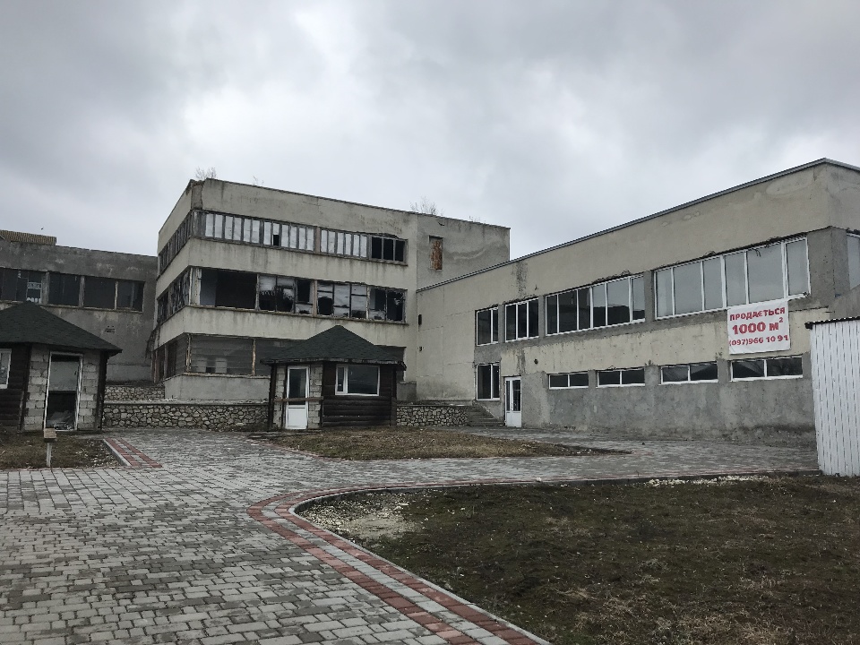 ІПОТЕКА. Комплекс адміністративно-торгового центру, загальною площею 1908.7 кв. м., що знаходиться за адресою: Тернопільська обл., Підволочиський р-н., с. Камянки, вул. Тернопільська, 38-В