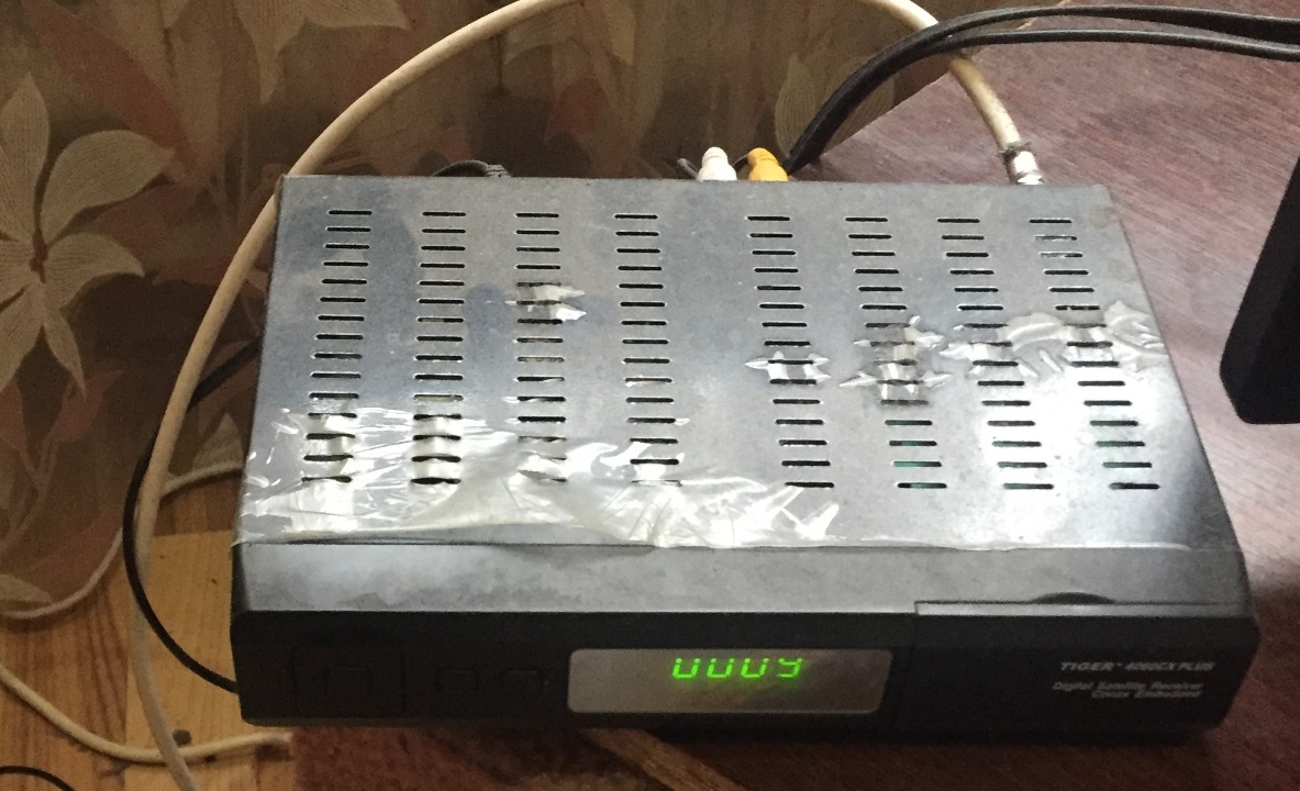 Тюнер TIGER 4060CXPLUS, чорного кольору