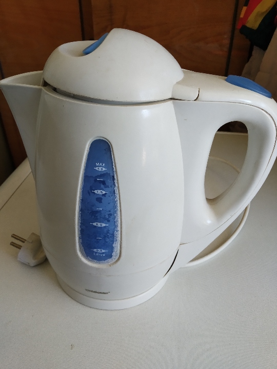 Чайник Maestro, білого кольору