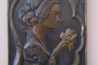 Картина коричневого кольору, обємним візерунком жінки, Б/К