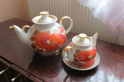Чайники великий і малий із червоно-золотистим візерунком, Б/К, 2 шт.