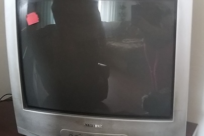 Телевізор марки "Самсунг", сірого кольору
