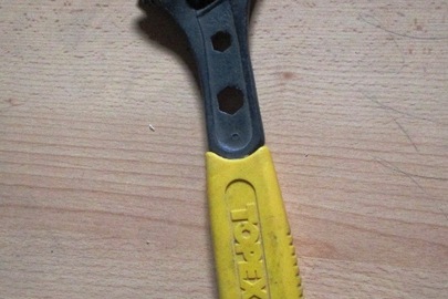 Ключ гайковий розвідний, з ручкою жовтого кольору, б/к