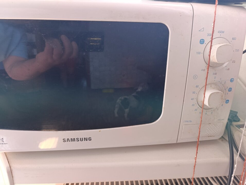 Мікрохвильова піч, білого кольору, б/в, марки Samsung DE68-04053A 