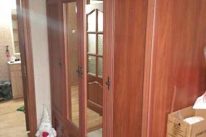 Шафа для одягу, світло-коричневого кольру, б/в