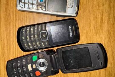 Конфісковане майно за вироком суду: мобільні телефони "Nokia" - 1 шт., б/в, "Samsung" - 2 шт., б/в