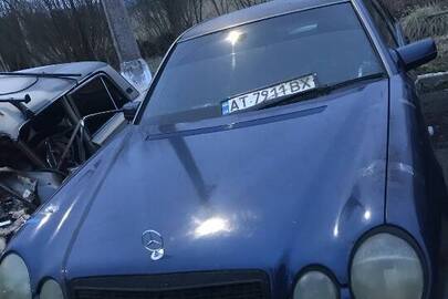 Автомобіль марка MERCEDES-BENZ, модель Е 200, ДНЗ АТ7911ВХ, 1996 р.в., синій, номер кузова WDB2100351A245120