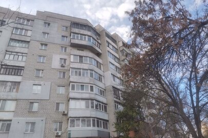 1/3 частки двокімнатної квартири загальною площею 46,50 кв.м. за адресою: Миколаївська обл., м. Миколаїв, вул. Покровського Андрія, будинок 15, кв. 63