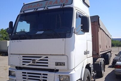 Вантажний спеціалізований сідловий тягач марки VOLVO модель FH 12.420, реєстраційний номер: ВЕ1102СК, 2002 року випуску, номер шасі : YV2A4DAA82B307419