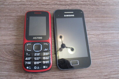 Мобільні телефони в кількості 2-шт., з яких: Astro моделі А-177  червоного кольору ; SUMSUNG моделі S- 5830-і  чорного кольору