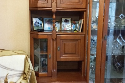 Конфіскація майна за виконавчим листом: набір меблів в кімнату та тумба під телевізор, б/в