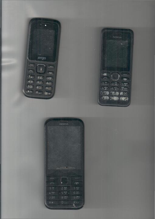 Мобільні телефони у кількості 3 шт., б/в