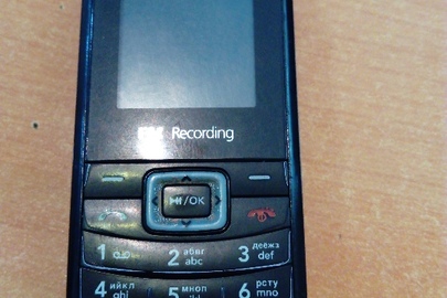 Мобільний телефон «LG», чорного кольору, б/в