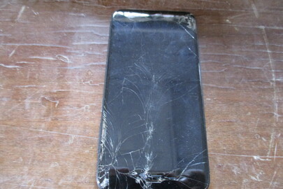 Мобільний телефон «Xiaomi» модель невідома з пошкодженим дисплеєм