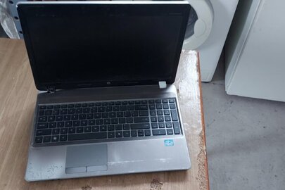 Ноутбук марки «HP», б/в, зі зламаним кріпленням