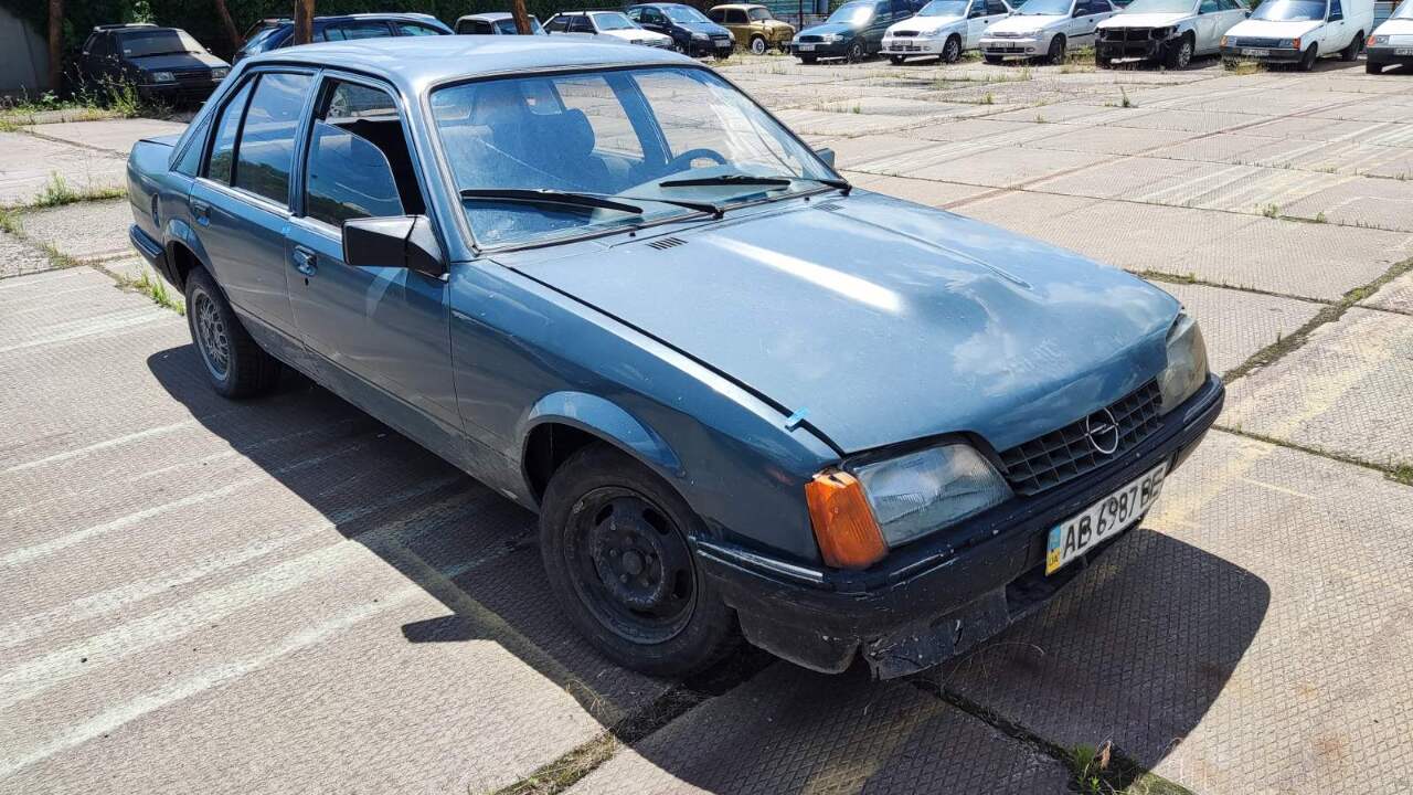 Легковий автомобіль OPEL RECORD, ДНЗ АВ6987ВЕ, 1986 р. в., сірого кольору, кузов № W0L000016G1227380