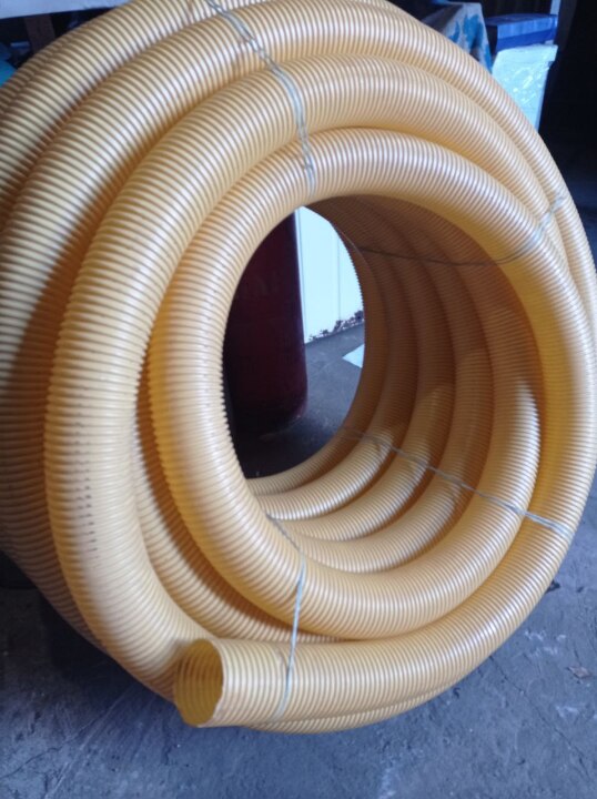 Труба дренажна гофрована ДУ 100 мм, жовтого кольору у кількості 1 бухта ( 20 м ), ( нова )