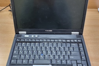 Ноутбук марки "Toshiba", модель "PTM20E-4MP12-GR", S/N: 94682031G, б/в, ноутбук вмикається, зарядний пристрій наявний. 