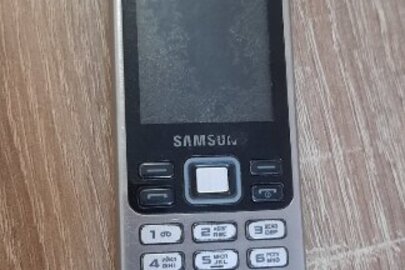 Мобільний телефон марки “SAMSUNG”  ІМЕІ № 1: 358657/05/246303/6, ІМЕІ № 2: 358658/05/246303/4, сірого кольору, б/в, 1 шт.