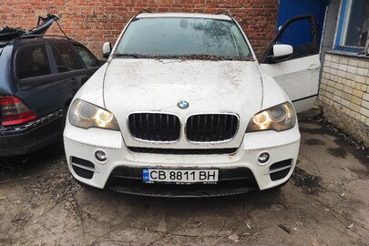 Легковий автомобіль BMW X5, 2011 року випуску, білого кольору, реєстраційний номер СВ8811ВН, VIN/Номер шасі (кузова, рами): 5UXZV4C55BL742577