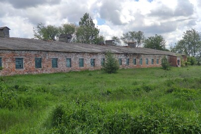 Нежитлова будівля, корівник (позначений на плані літерами Ж-1, Ж1-1, ж-1, ж1-1), загальною площею 1662,3 кв.м, що розташований за адресою: Чернігівська обл., Ріпкинський р-н, с. Грабів, вулиця Шевченка, будинок 12ж