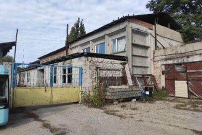 Нежитлова будівля загальною площею 558.8 кв.м, що розташована за адресою: Чернігівська обл., м. Чернігів, вулиця Ціолковського, будинок 30