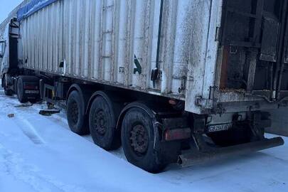 Напівпричіп STAS S33-9CX, 2005 року випуску, білого кольору, реєстраційний номер СВ2563ХО, VIN/номер шасі (кузова, рами): YE6S339CX5S160078