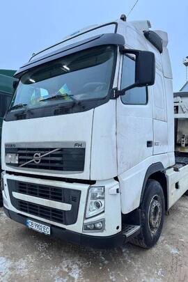 Автомобіль VOLVO FH 500, 2012 року випуску, білого кольору, реєстраційний номер CB9902EC, VIN/номер шасі (кузова, рами): YV2AG30A5CB635109