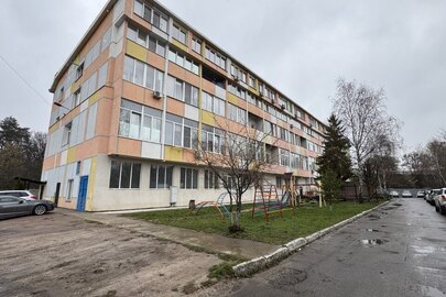 2-кімнатна квартира, загальною площею 52,5 кв.м., що розташована за адресою: Київська обл., Броварський р., м. Бровари, вулиця Лісова, будинок 26, квартира 50