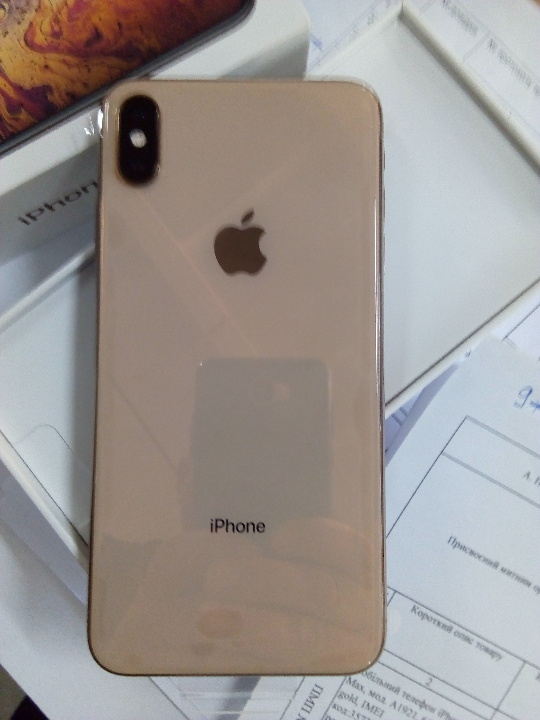 Мобільний телефон iPhone XSMax, модель А1921, IMEI-код: 357278091487414, в розкритій упаковці, бездротовий зарядний пристрій BOOST UP, в розкритій упаковці, захисний силіконовий чохол до мобільного телефону